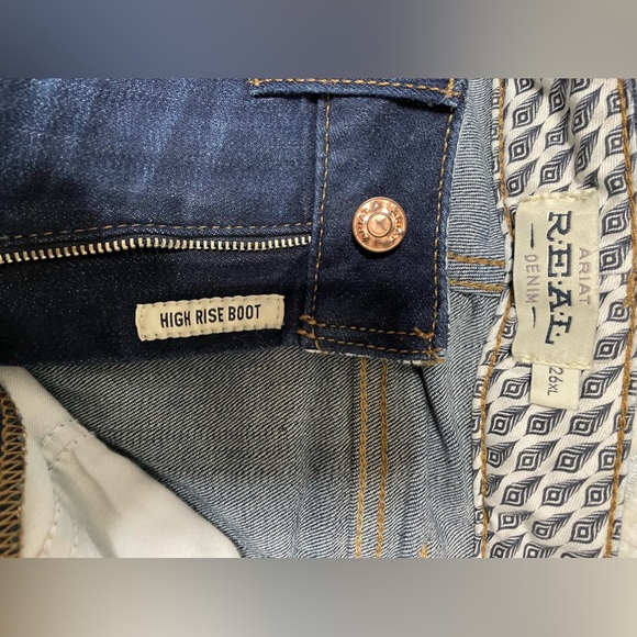 Woman’s Ariat jeans - Picture 2 of 4